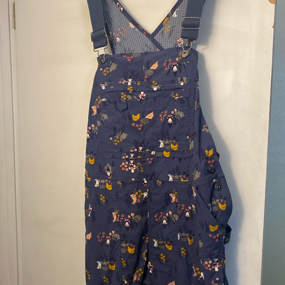 Gnome pattern overall shorts